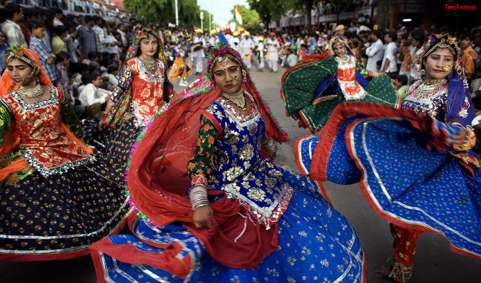 Celebrate Teej Festival with the Sightseeing in Jaipur
